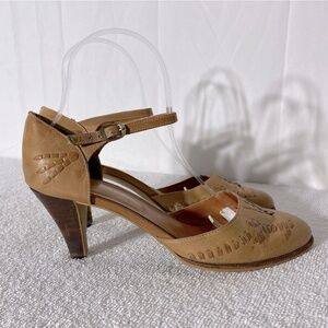 Vintage Made In Brazil Light Tan Leather Pointed Toe Heels 7.5